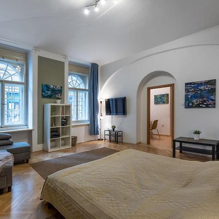 Spacious 3 Bedroom Apartment In The Heart Of פראג מראה חיצוני תמונה