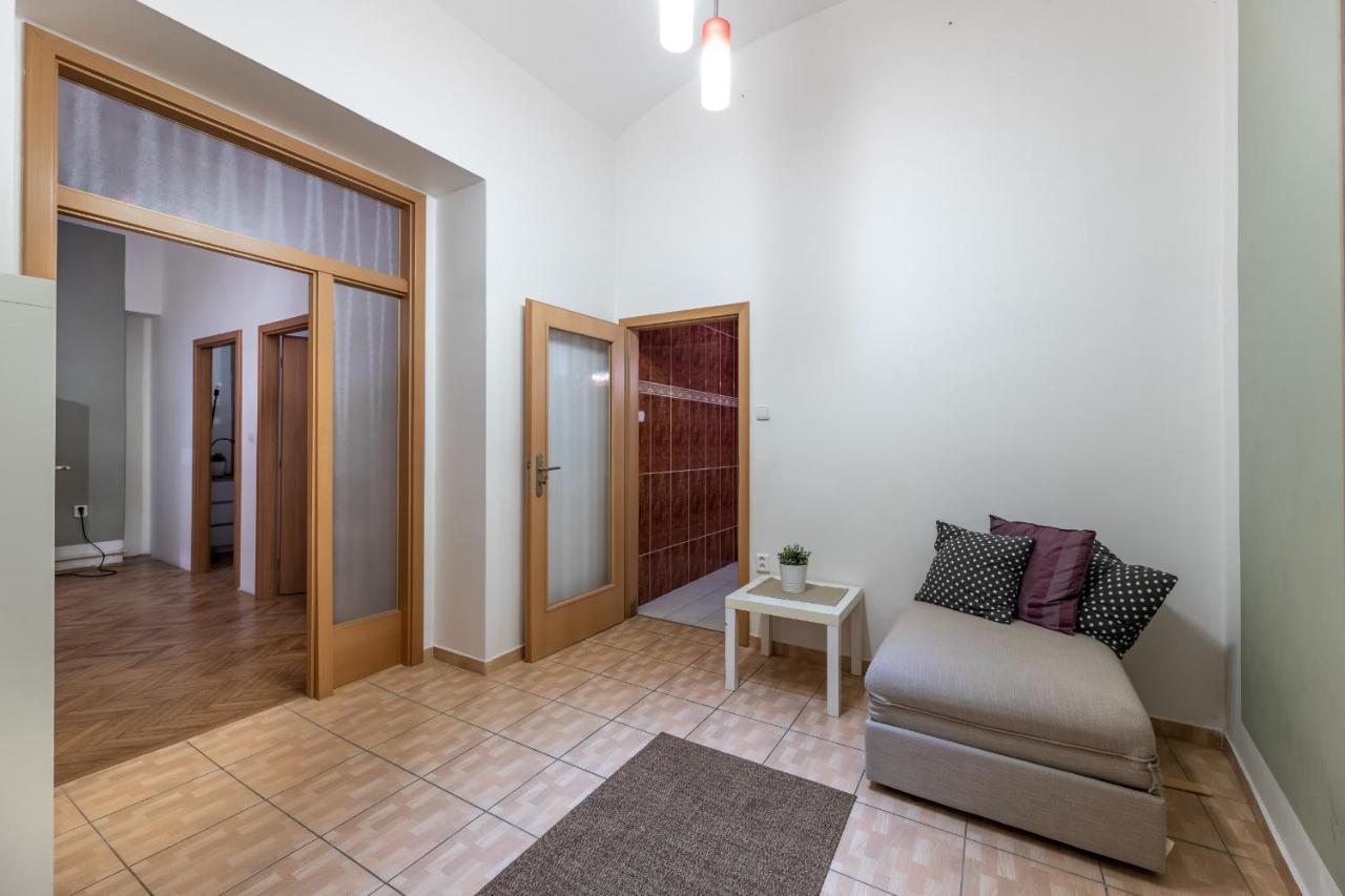 Spacious 3 Bedroom Apartment In The Heart Of פראג מראה חיצוני תמונה