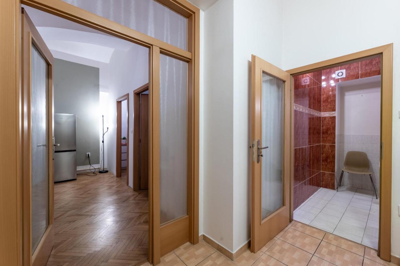 Spacious 3 Bedroom Apartment In The Heart Of פראג מראה חיצוני תמונה